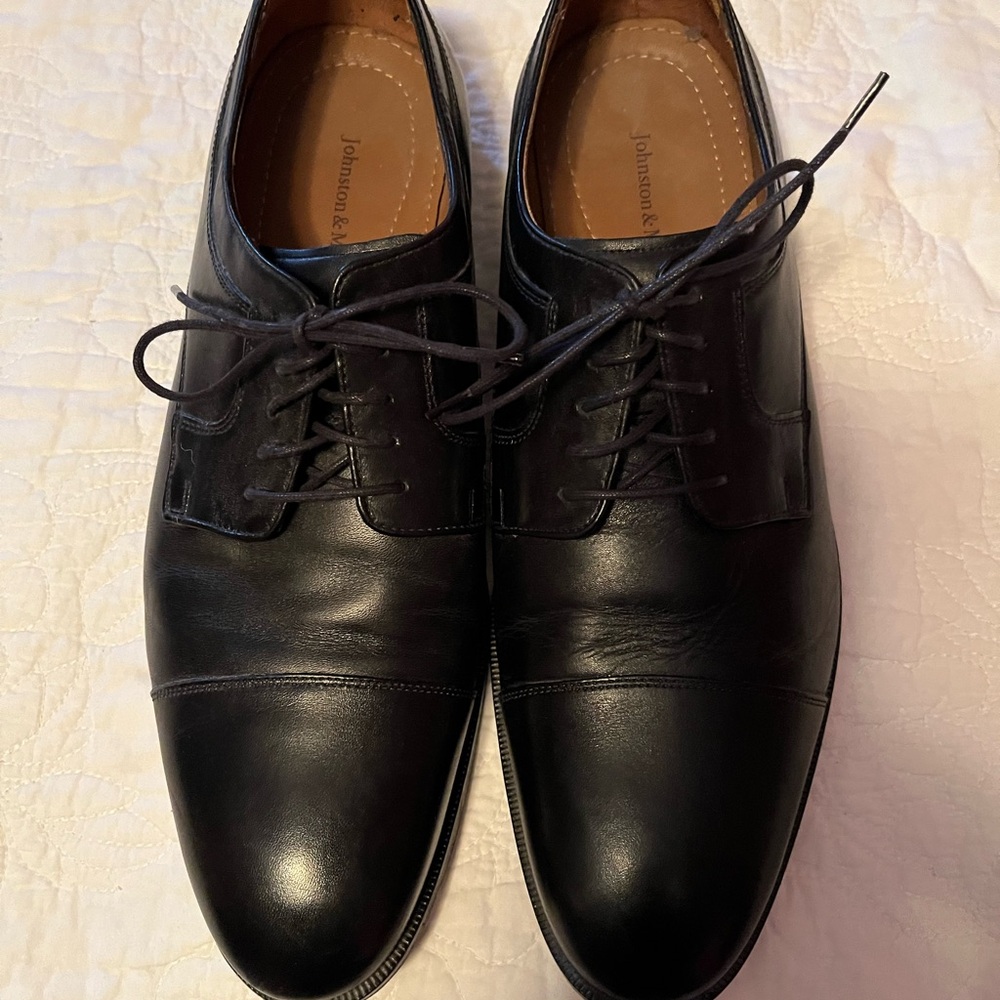 Men’s size 12 Johnston & Murphy dress shoes. Very good used condition.